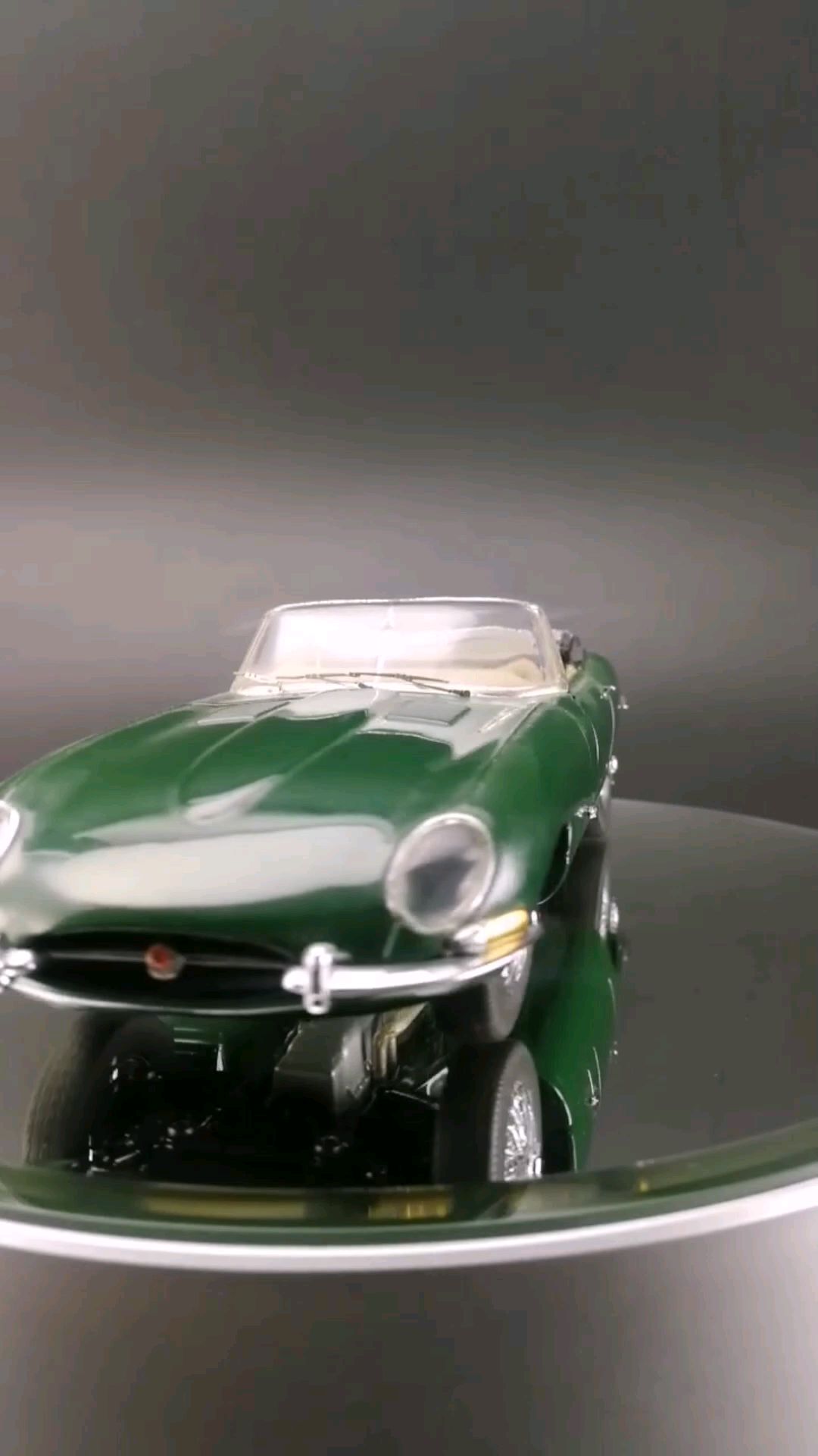 1961捷豹E型敞篷跑车，1：24，东晓龙8模型收藏馆藏品