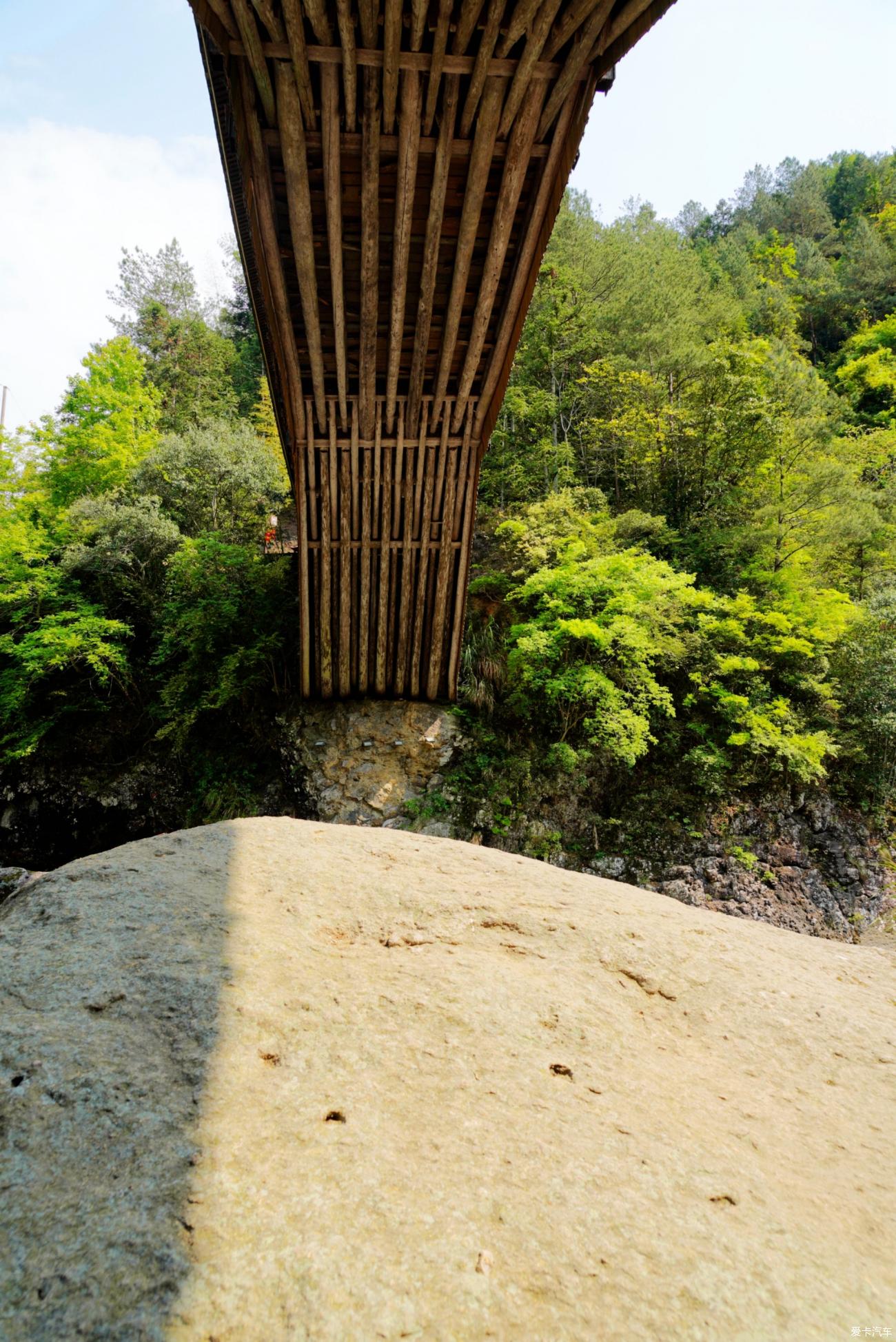 中国最长的木拱廊桥图片