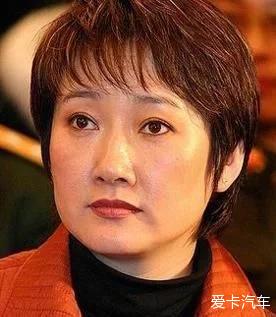 热搜冲顶邓超现任妻子与前任比美一个美艳少女一个霸气女王