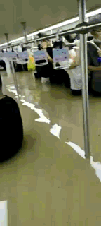 郑州大雨，地铁等救援