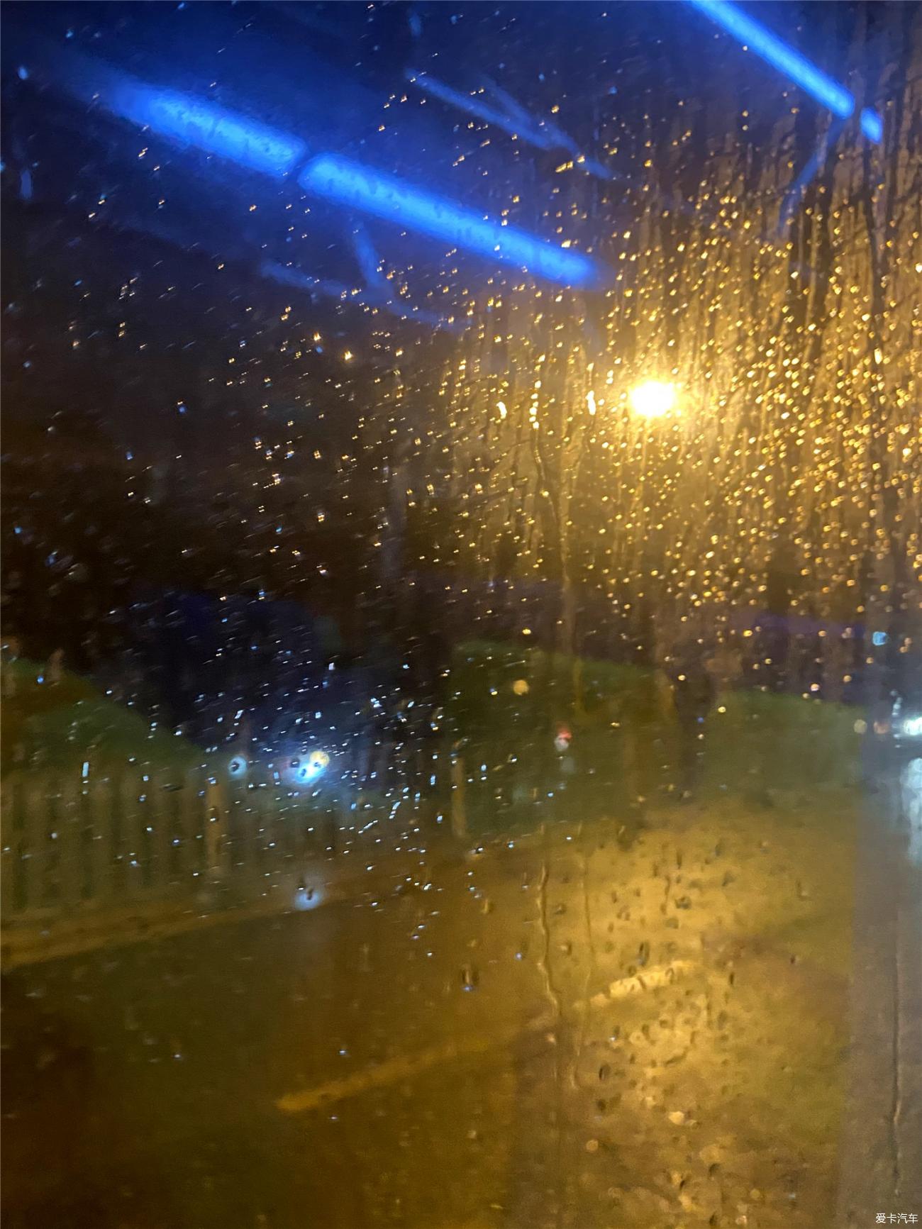 雨后的景色夜晚图片