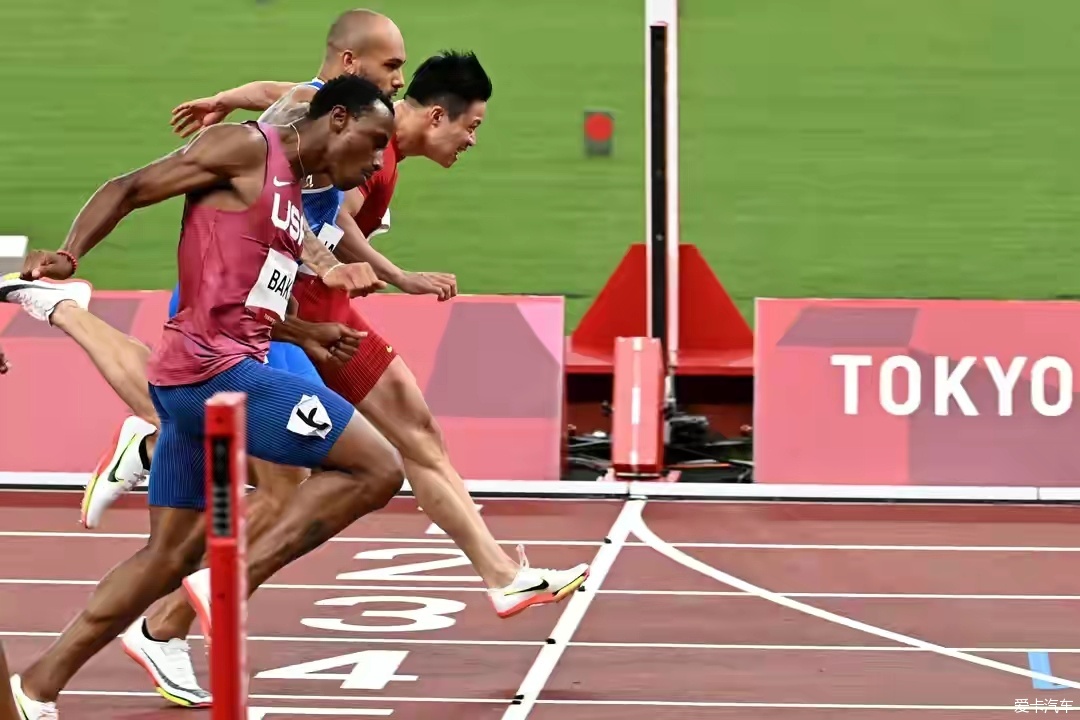 热搜冲顶9秒83亚洲纪录历史第一人苏炳添进百米决赛
