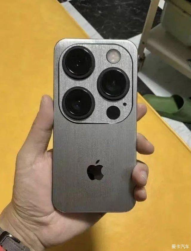 iphone13刘海变小了有粉色了具体是啥情况