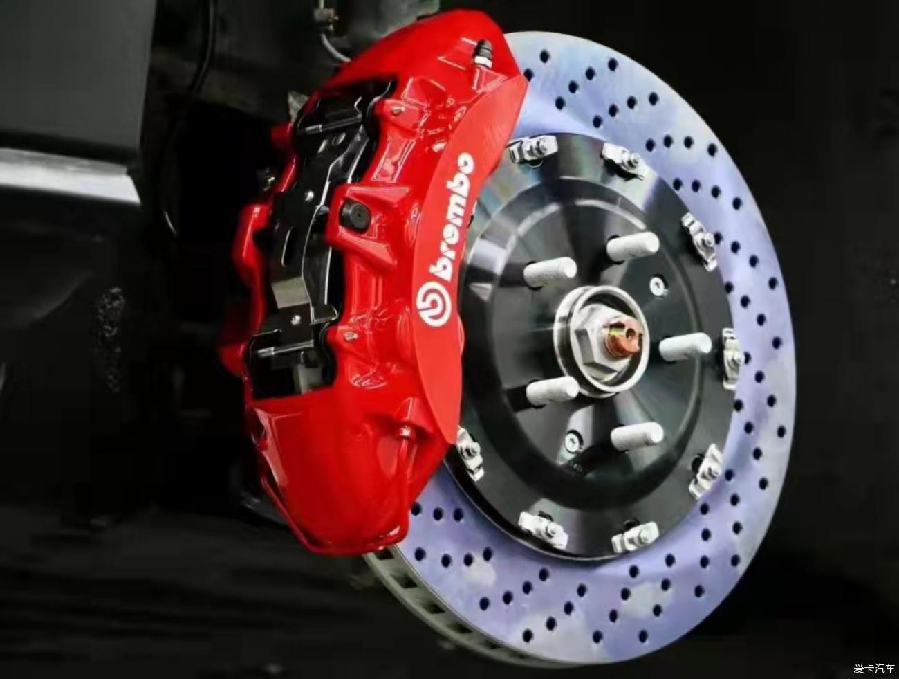 汽车卡钳brembo图片