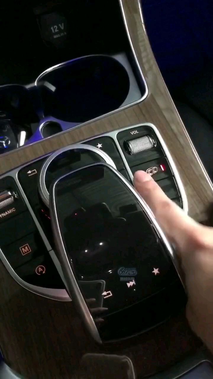 奔驰glc c品牌排气拥有AMG款阀门排气控制 原厂开关控制