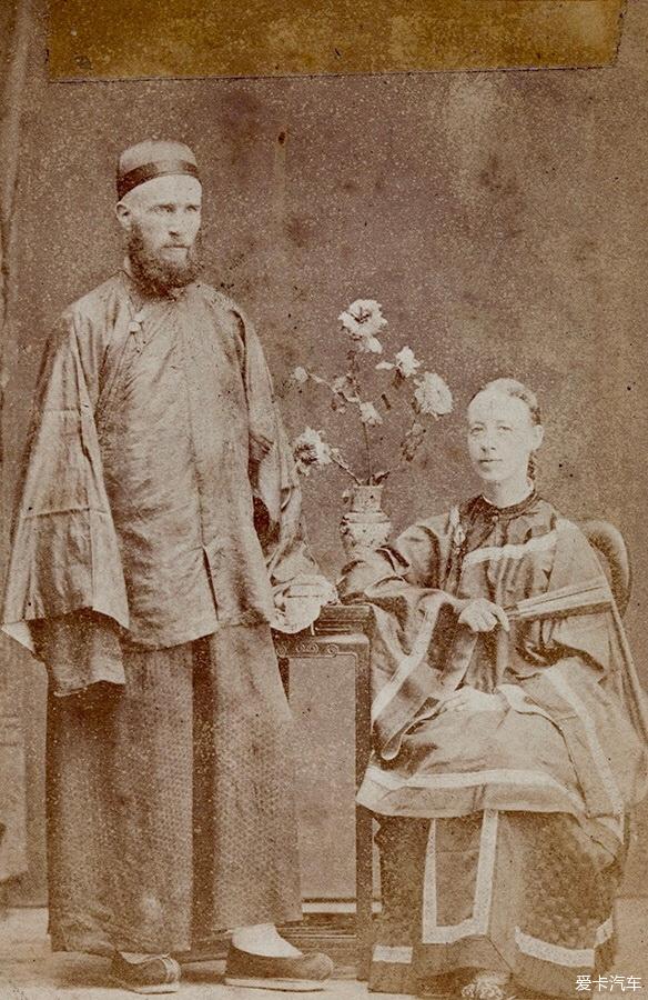 1870年英國傳教士夫婦的中國服裝