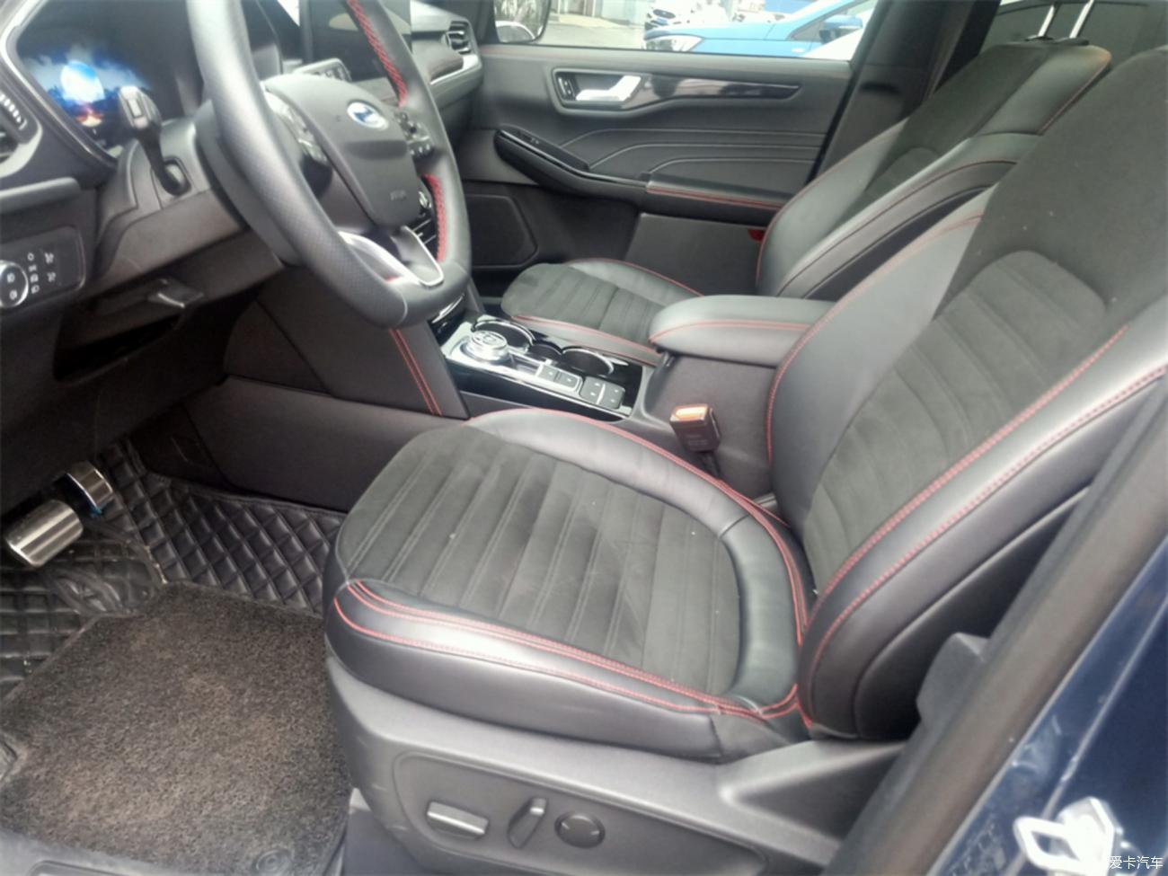 > 配置丰富的锐际开着很舒服这车的配置很丰富,无