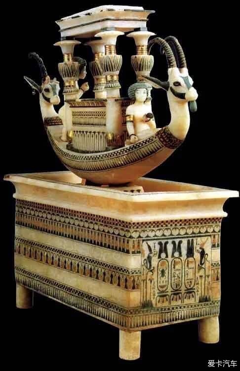 图坦卡蒙国王墓中的古代葬礼宝藏