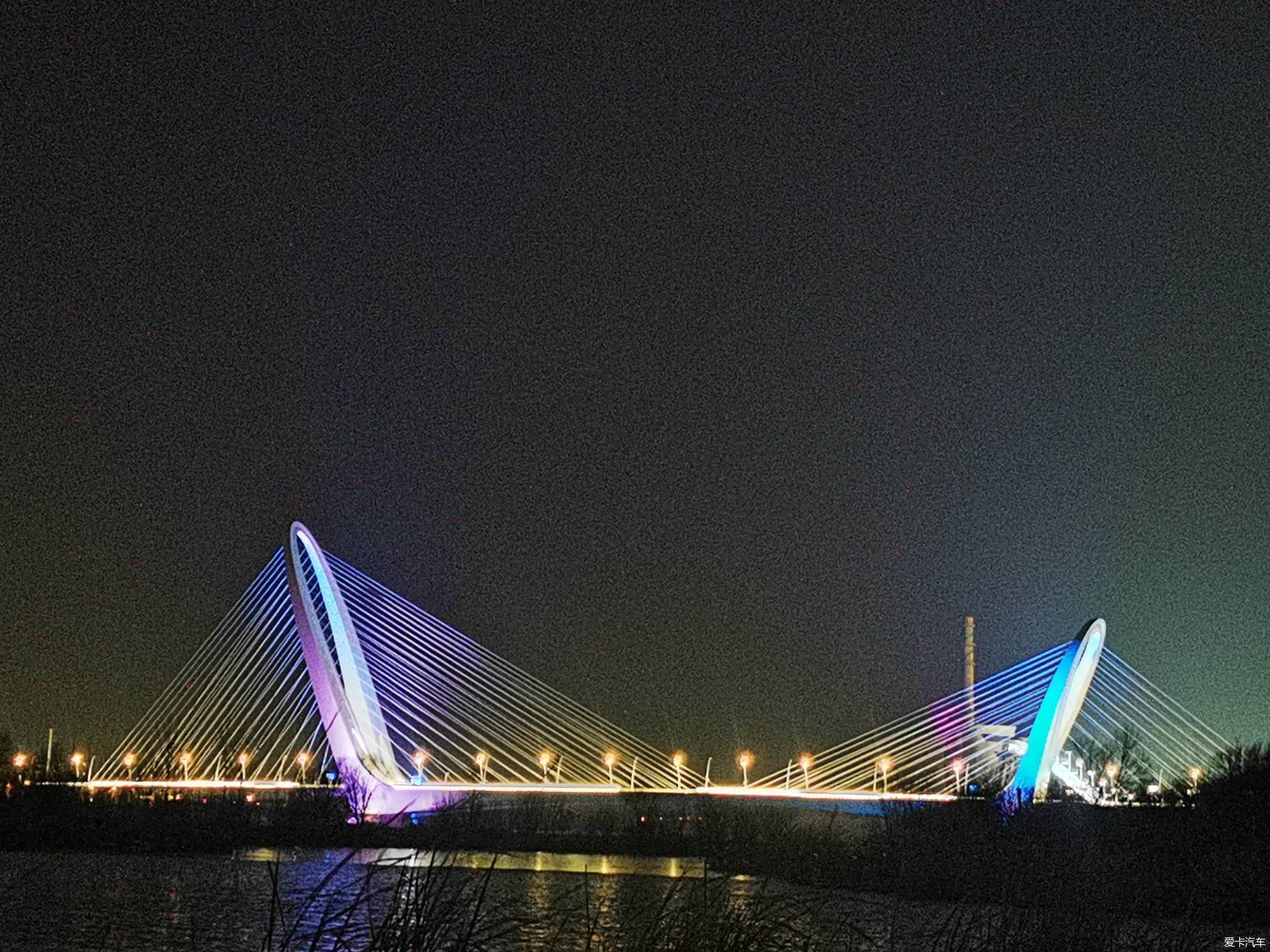 首钢大桥夜景图片