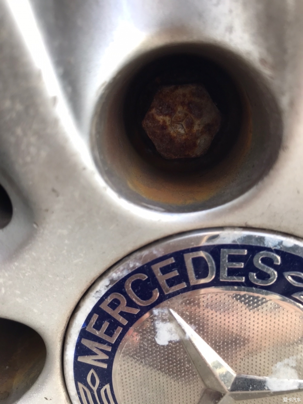 轮胎螺栓（原厂）竟然会生锈，DIY解决！！