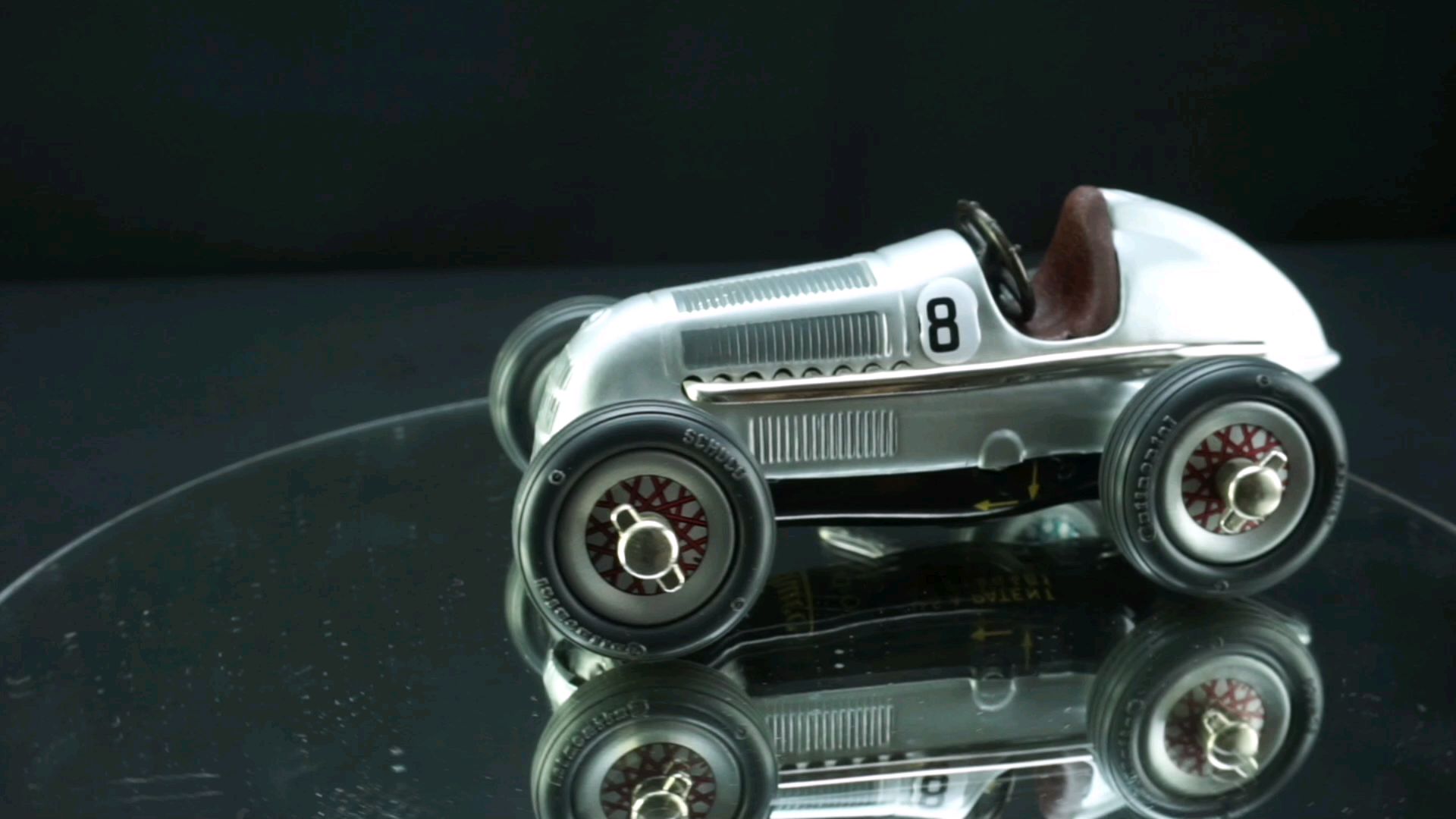 1934梅赛德斯奔驰W25银箭赛车1：24铁皮玩具车，东晓汽车模型收藏馆藏品