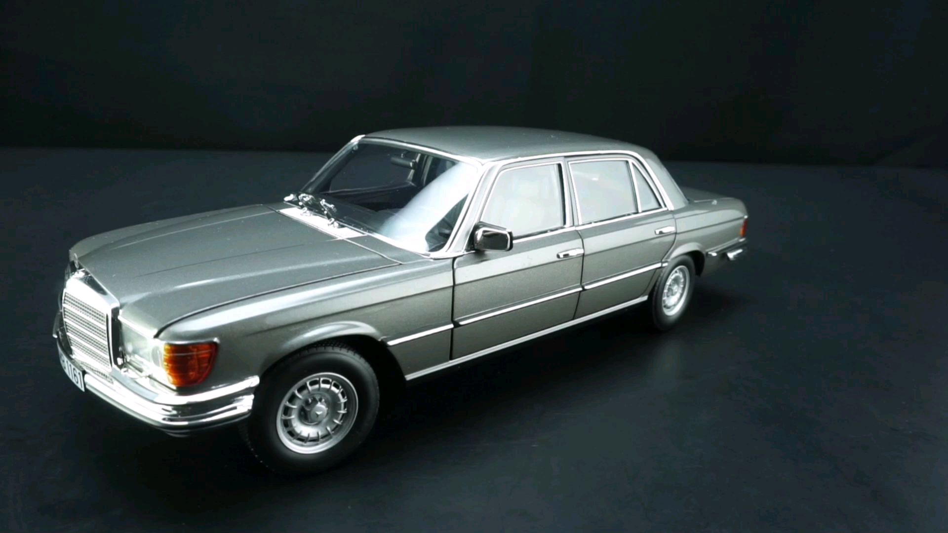 1976梅賽德斯奔馳450sel6.9轎車1:18,東曉汽車模型收藏館藏品