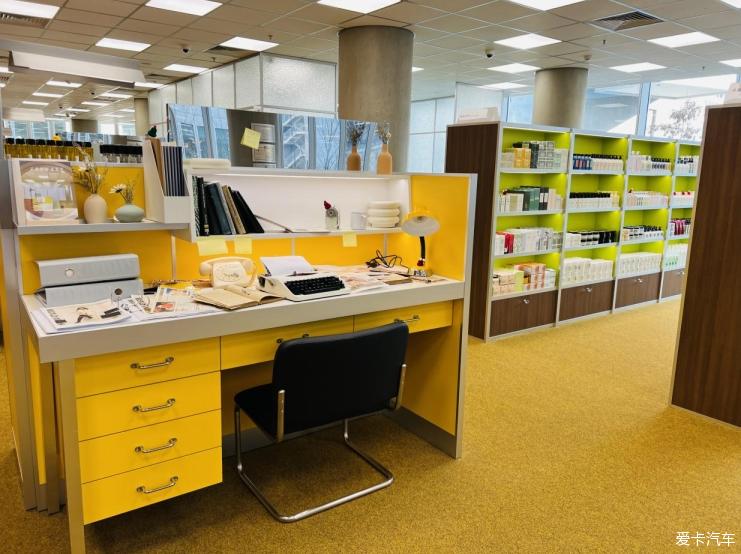 HARMAY- An office hidden in a beauty store