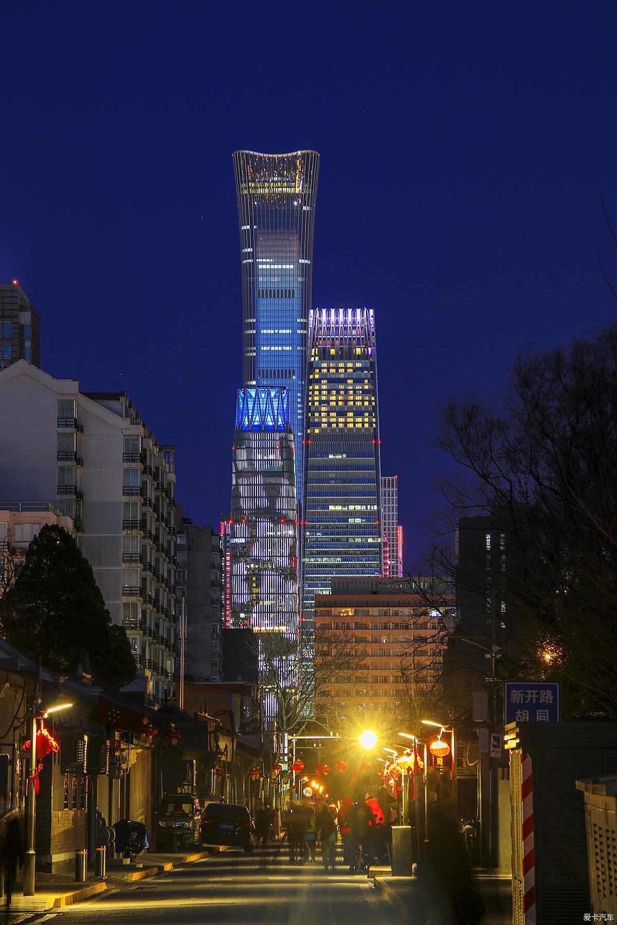 中国尊夜景照明图片