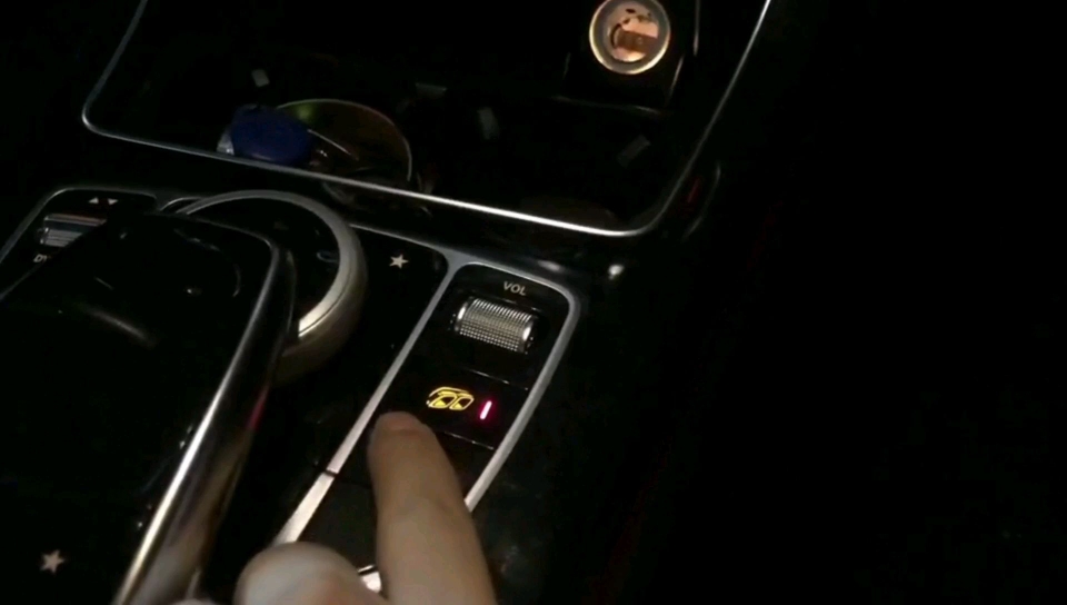 奔驰C GLC升级AMG阀门排气开关控制，普通车型也可点亮阀门按键