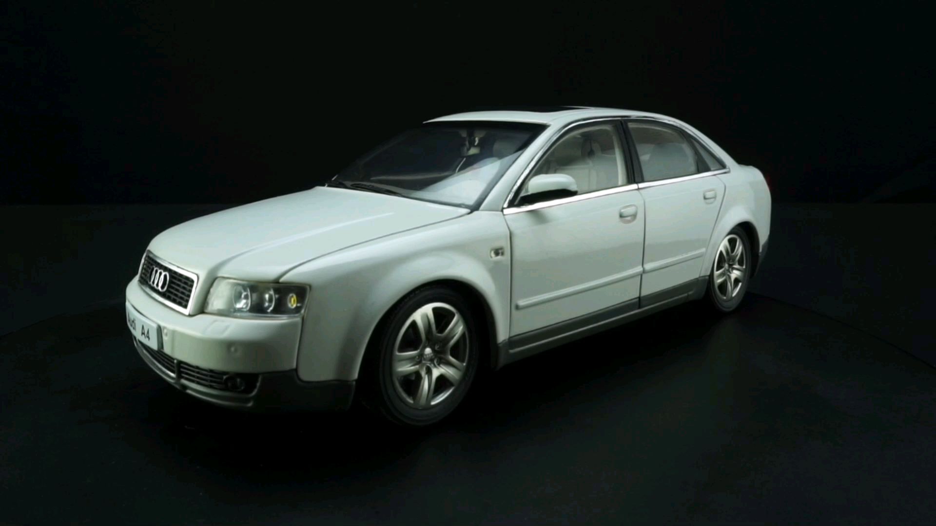 2003一汽奥迪A4轿车1：18，东晓汽车模型收藏馆藏品