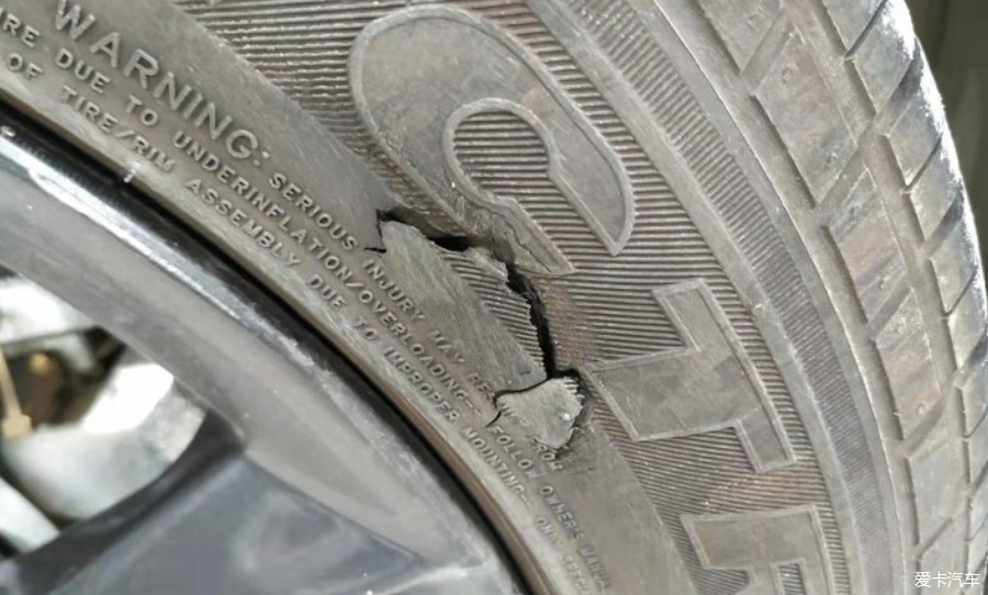 求助,北京汽车bj40的轮胎蹭破皮了