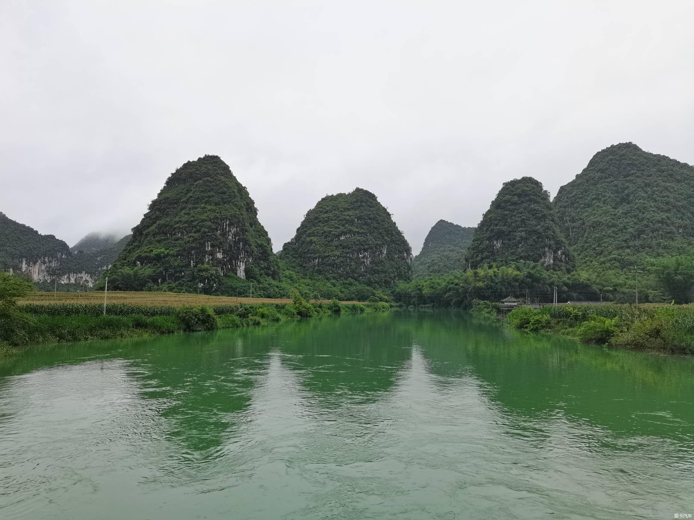 烟雨缭绕 布泉河