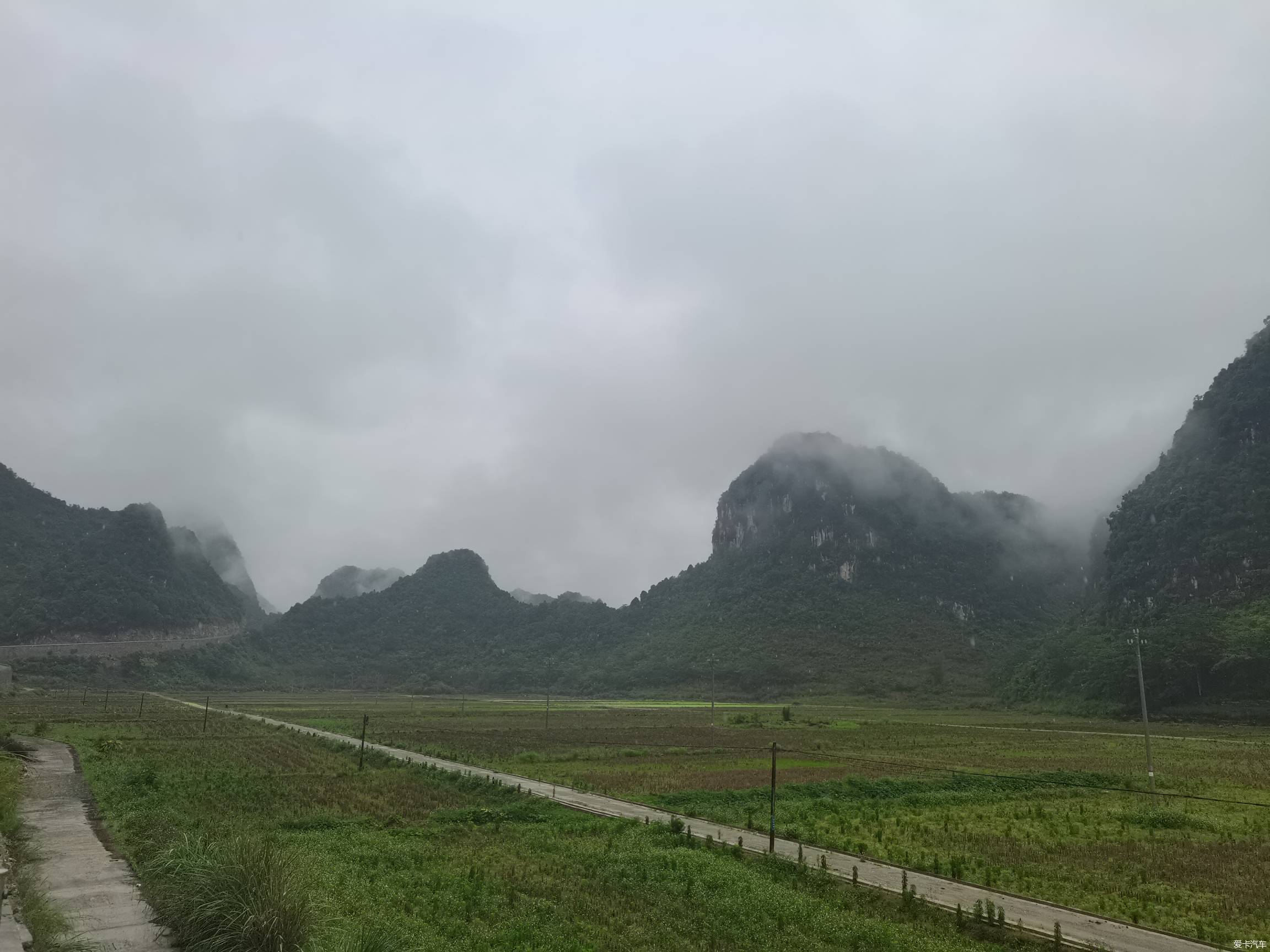 烟雨缭绕 布泉河