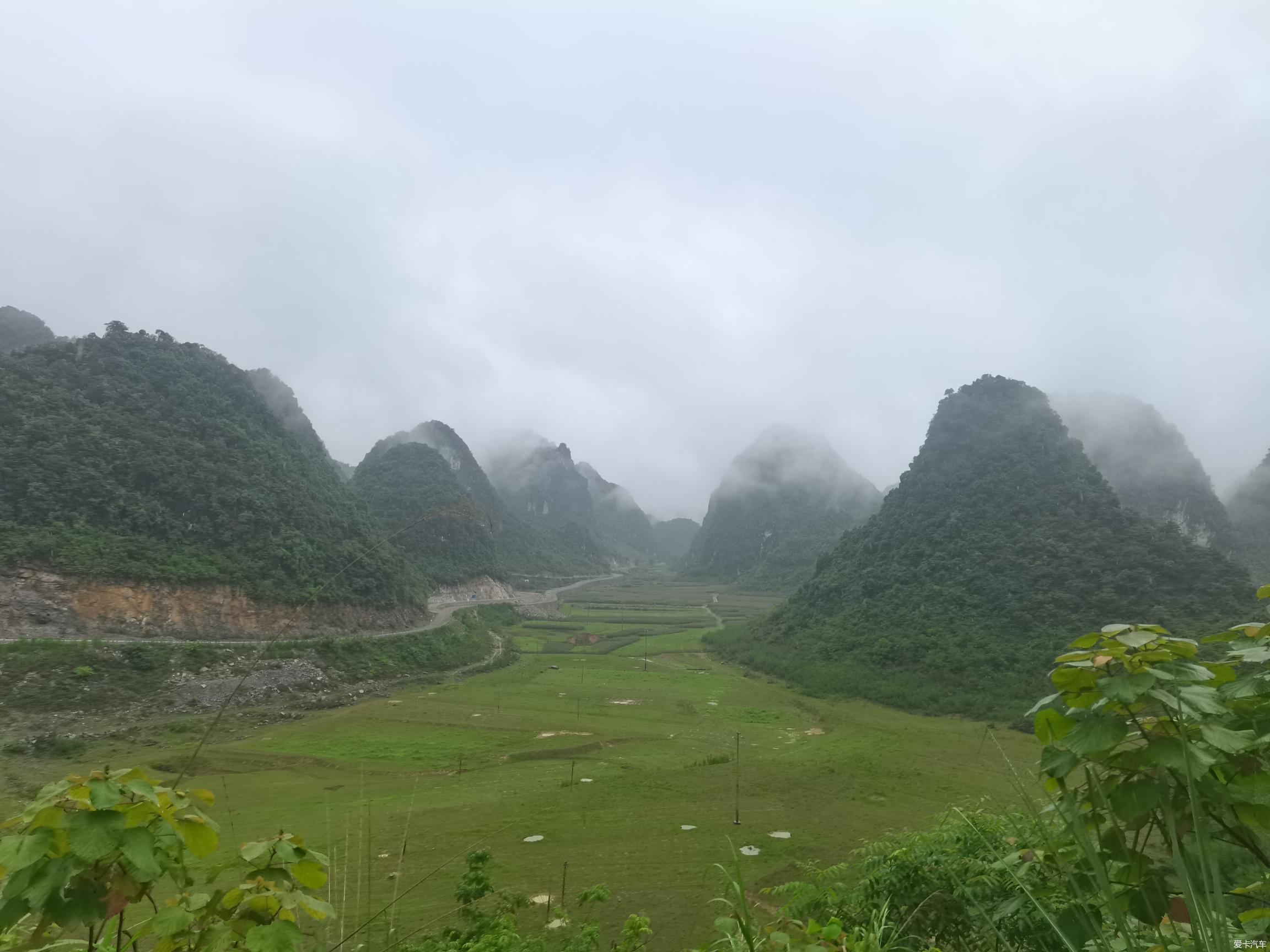 烟雨缭绕 布泉河