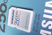 出一张三星256G极速版SD存储卡
