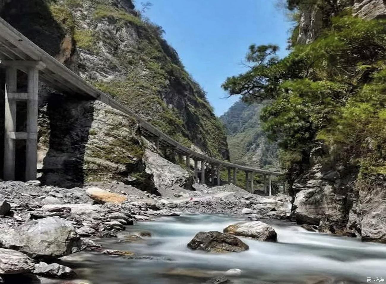 十三磨礪真如鐵築起通途躍龍門綿茂公路即將建成通車