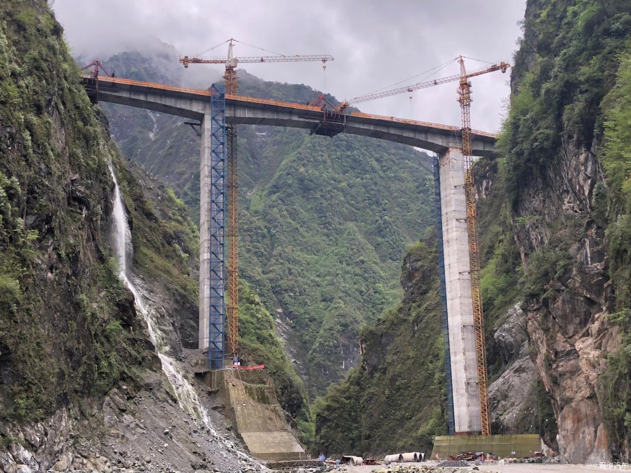 十三磨礪真如鐵築起通途躍龍門綿茂公路即將建成通車