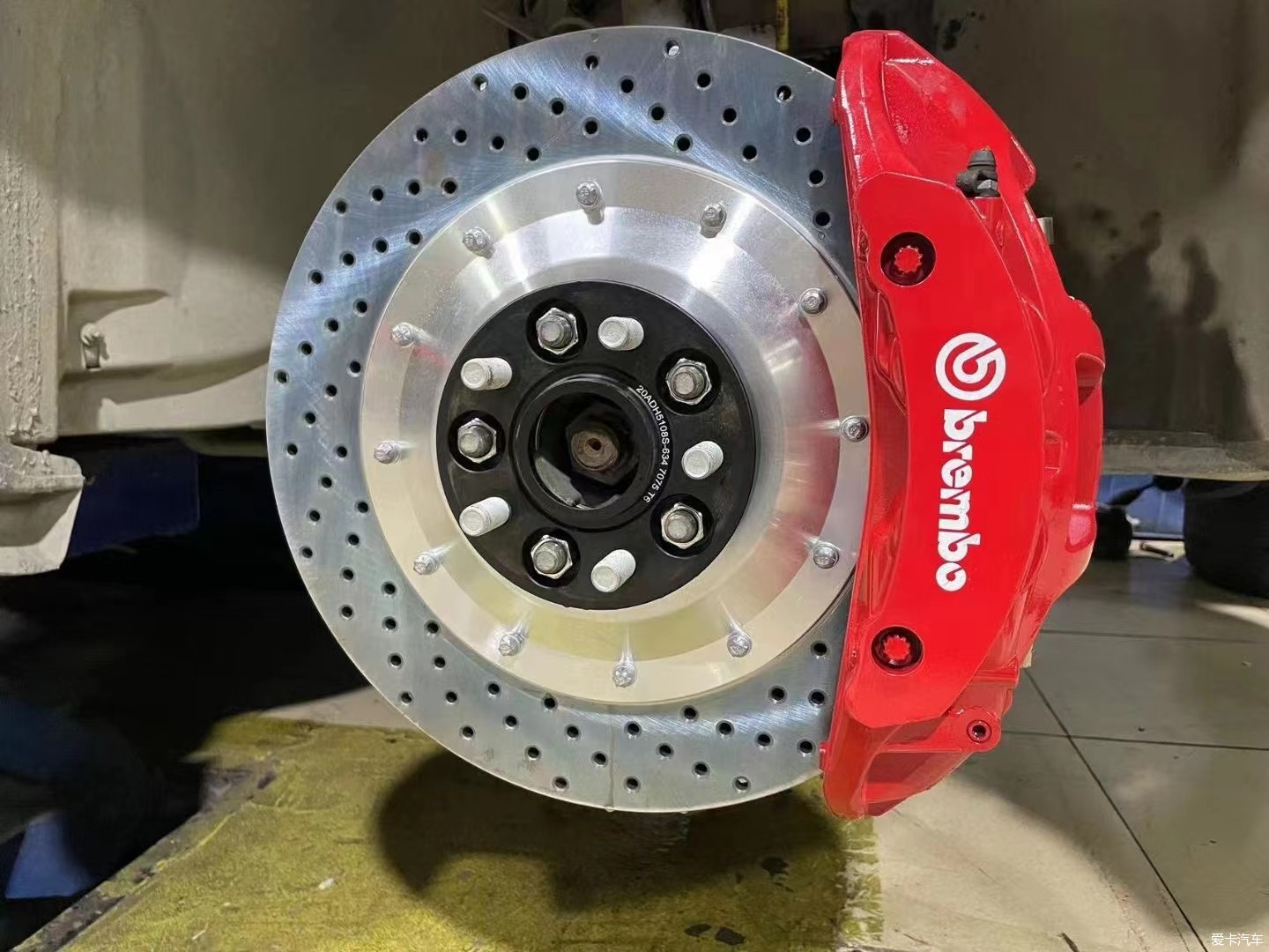 (路虎极光刹车改装)brembo大四卡钳,饱满帅气制动