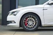 斯柯达速派刹车改装案例，升级TEI RS6运动版高性能刹车套