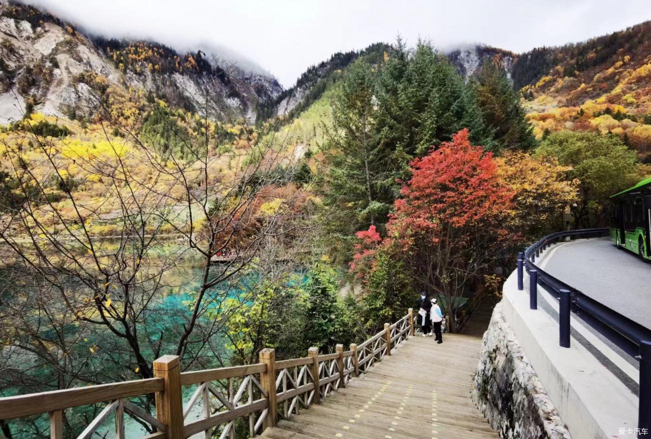 [2022 Hot Search Top] The autumn colors in Jiuzhaigou Valley, Sichuan are stunningly beautiful 3