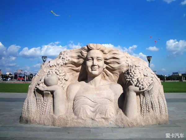 长春文化广场雕塑图片