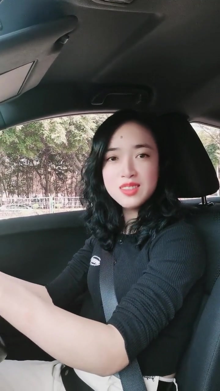 美女回家见咯