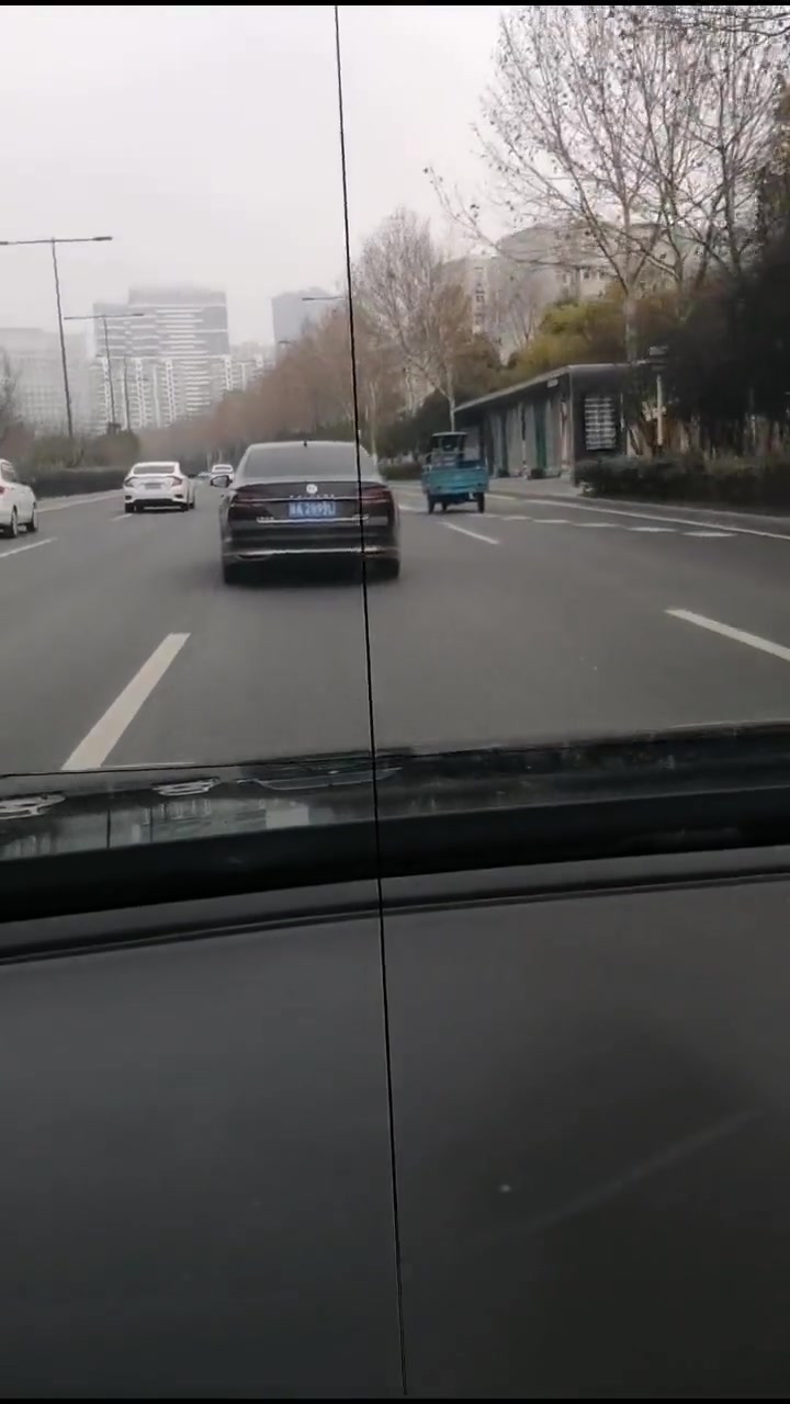 不怕奔驰宝马和路虎就怕大众标下带字母，连宝马都得靠边，仔细看！！！！