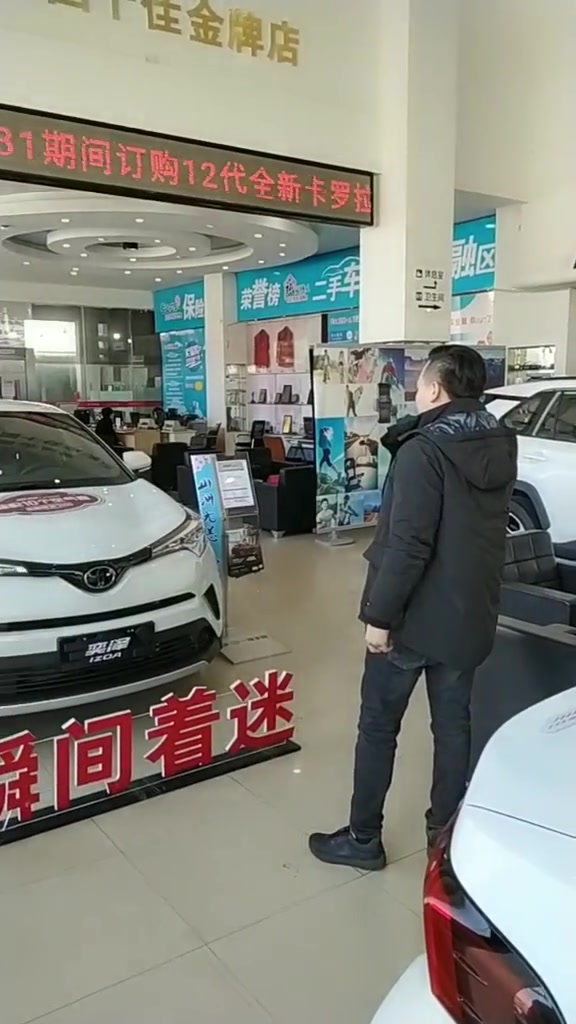 我店的小哥哥-小葛说车，正在给大家介绍，希望早点结束，