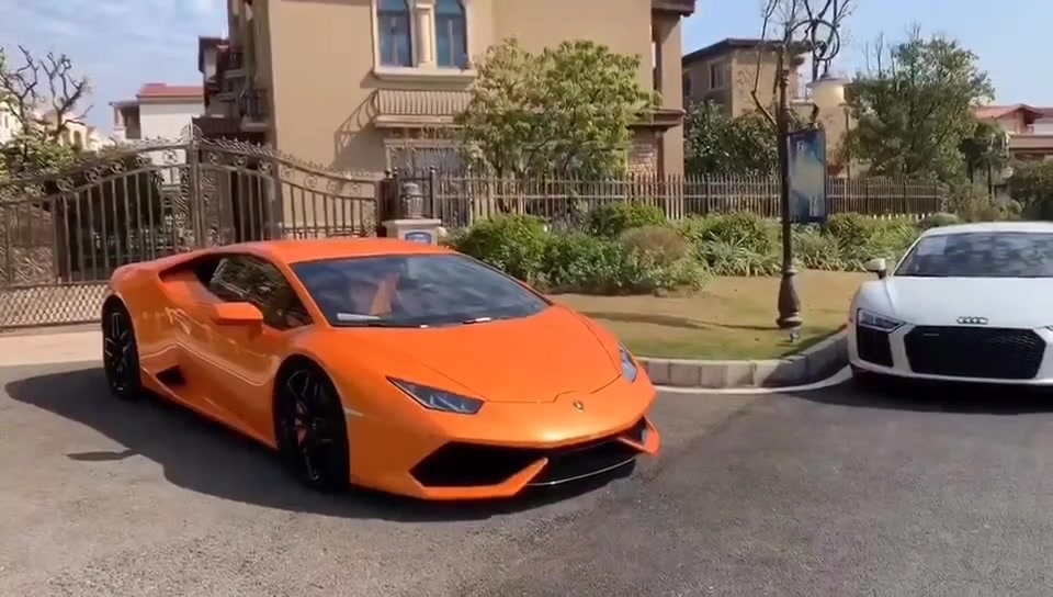 小牛VS.R8