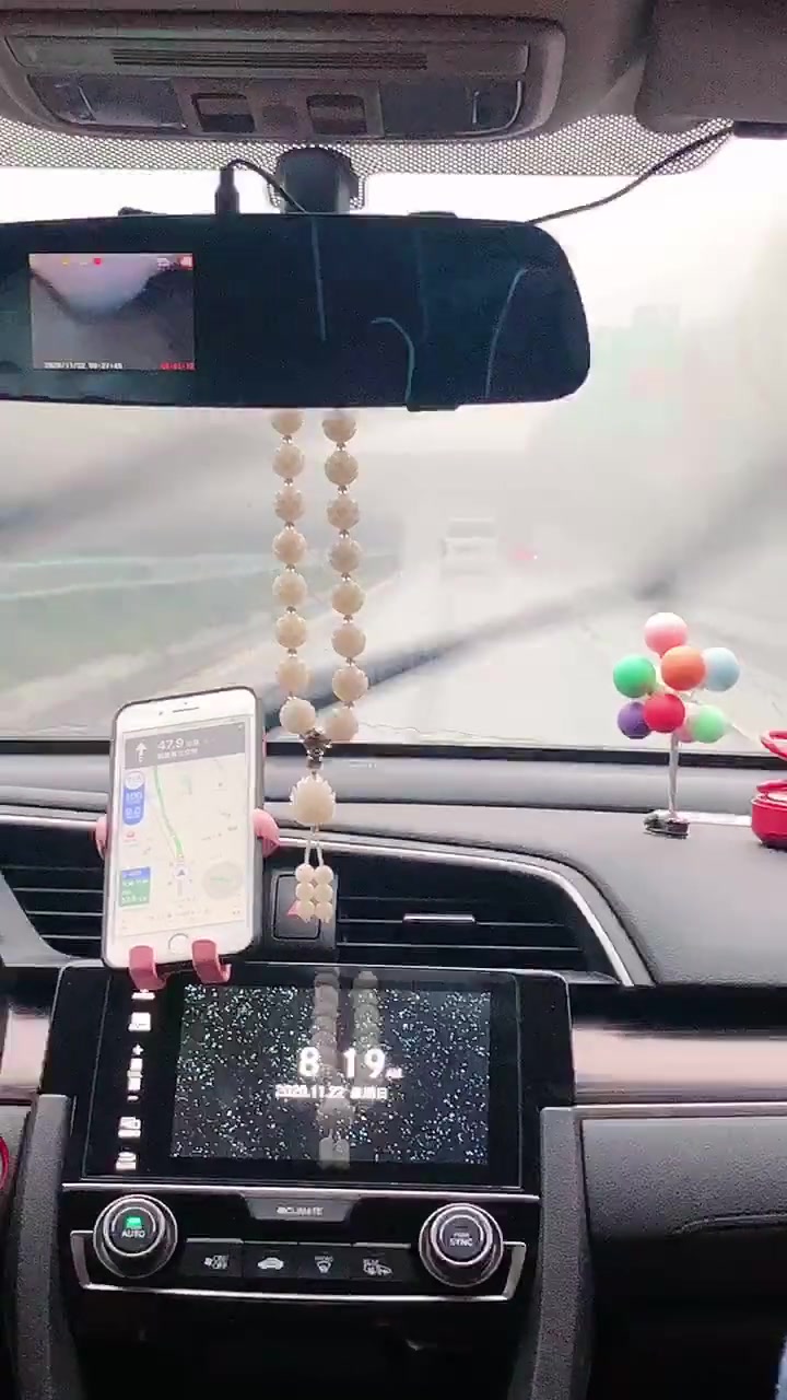 一夜之间，这座城市就冷了风一动，寒一重愿所有人有衣暖身，有人暖心