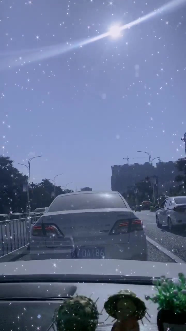 忙里偷闲跟闺蜜出来溜达一圈 ，