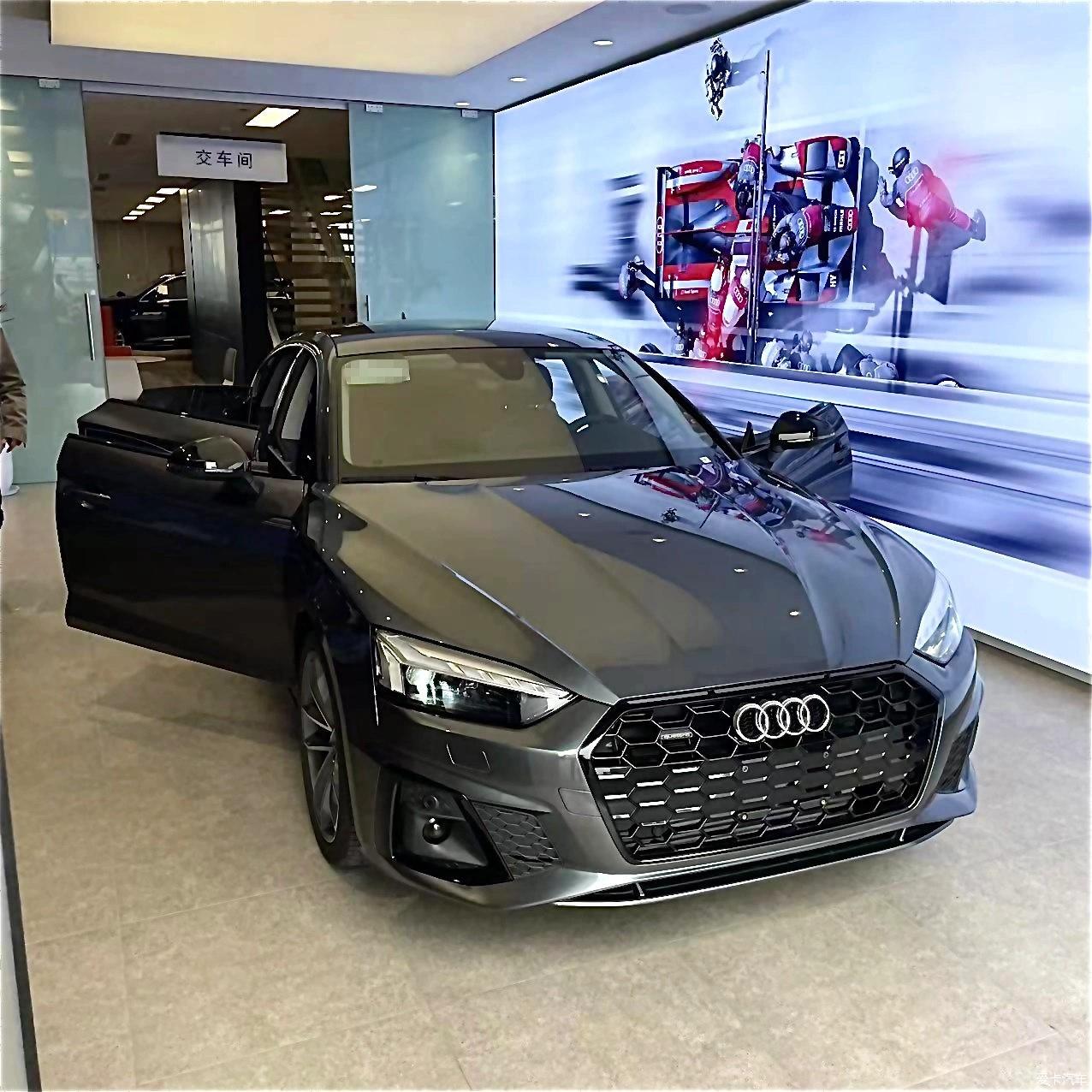 My girlfriend was attracted by the appearance of the Audi A5