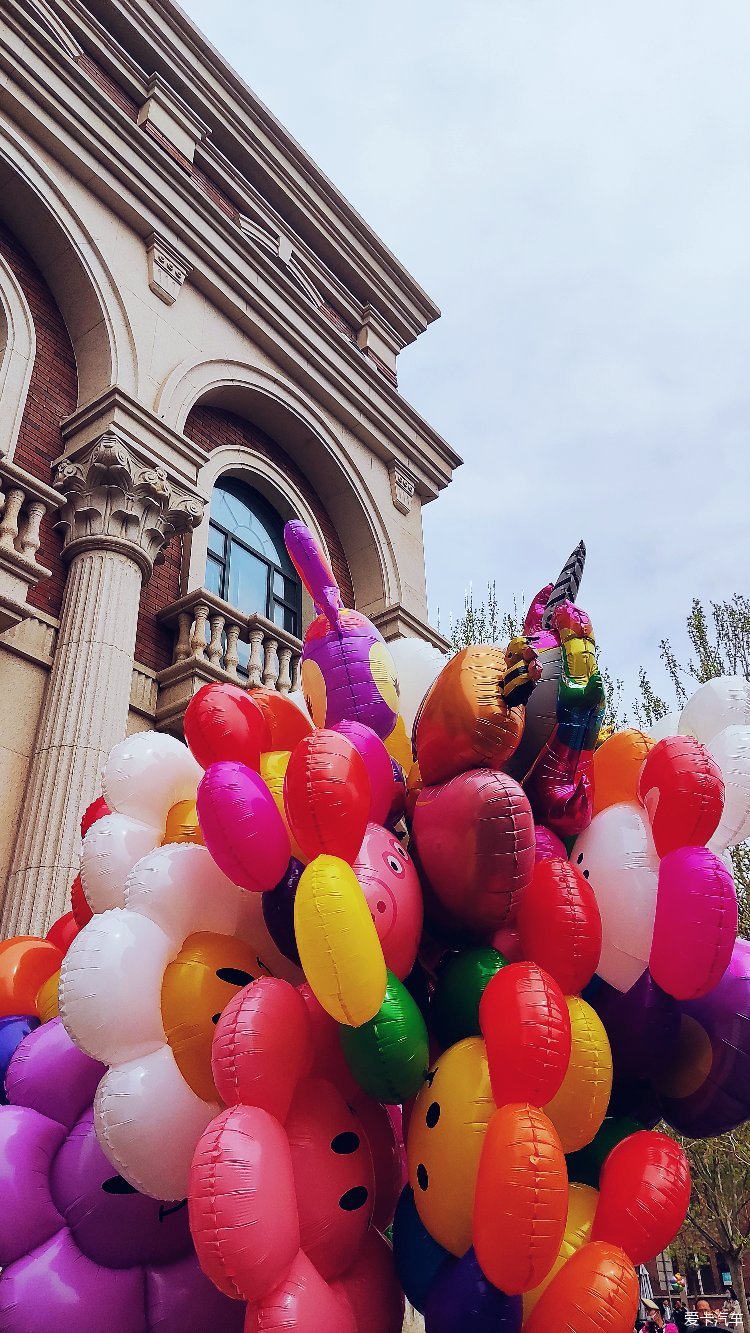 [The Essence of Spring and Summer] The spring is just right, begonias are being embroidered, and the Begonia Festival on the Five Avenues of Tianjin is a tour