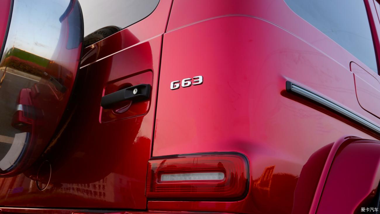 22 models Mercedes-Benz Big G upgrades the appearance of G63 with red color-changing film + metal bumper, making it look domineering