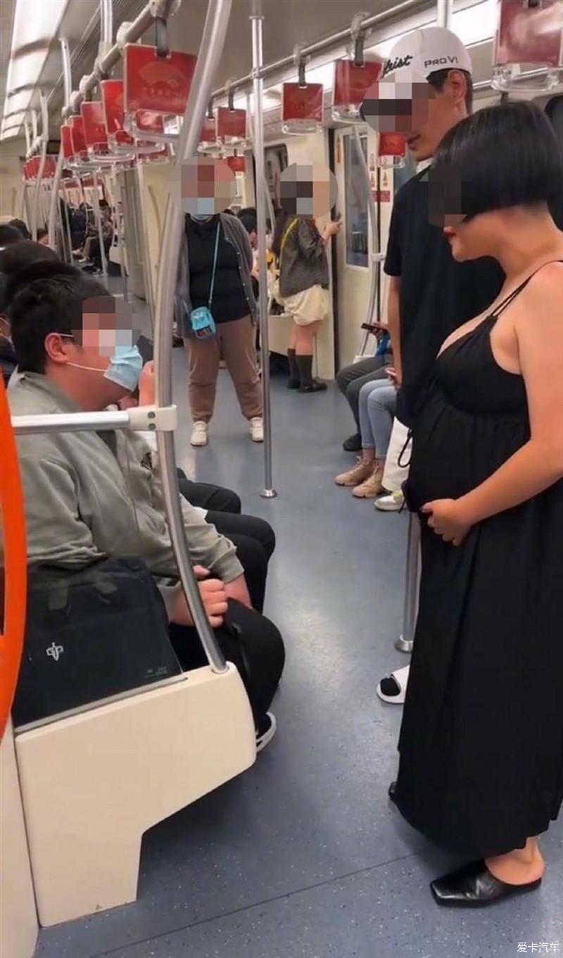 Shanghai Metro responds to pregnant women asking men to give up their seats