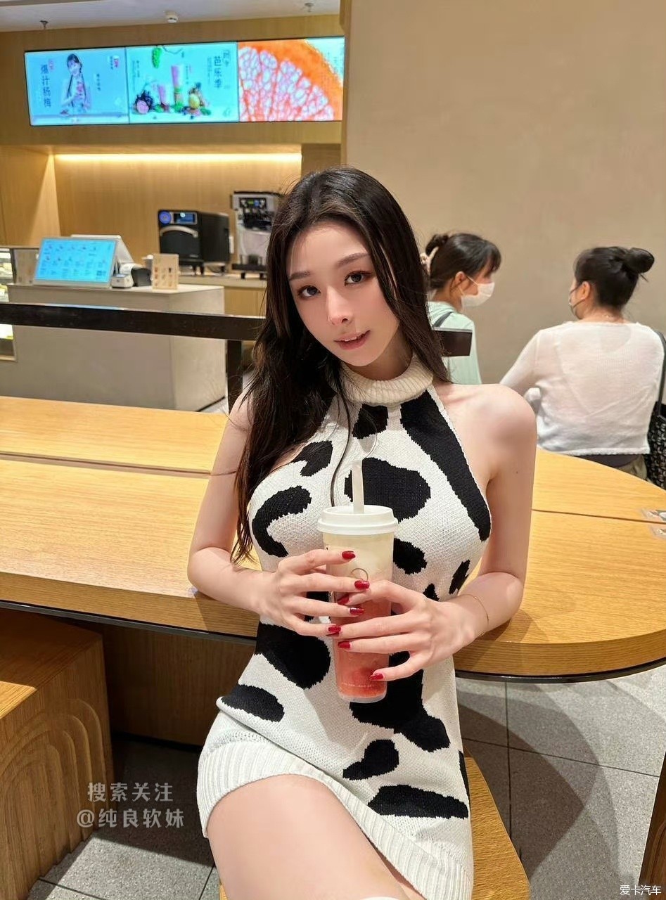 这个妹子真敢穿！～～～