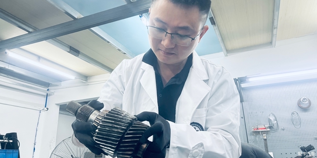 混动保时捷卡宴变速箱手术