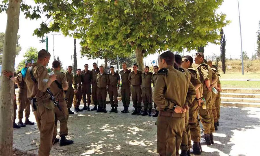 "Seagulls See the World: Israeli Reserves Mobilize Quickly, and the Battle Troops Are Small but Elite"