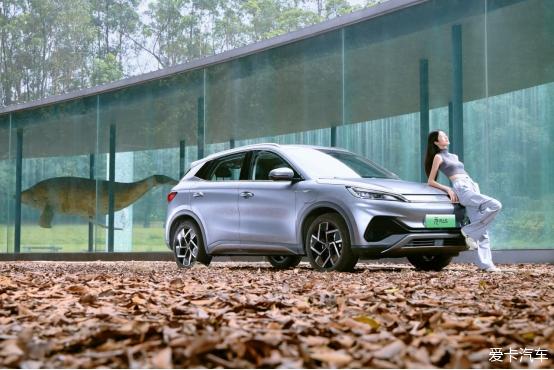 Generation Z couples enjoy outdoor fashion, and the trendy SUV Yuan PLUS is so cool!