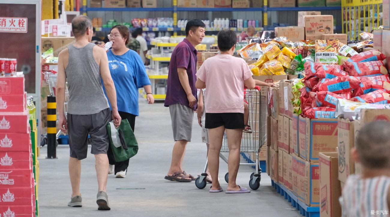 Diary Shopping in a warehouse supermarket with my old wife [Yan Jianshe] August 11, 2023