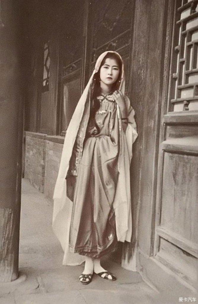 In 1924, Beijing, 20-year-old Chinese female architect Lin Huiyin celebrated the arrival of Rabindranath Tagore