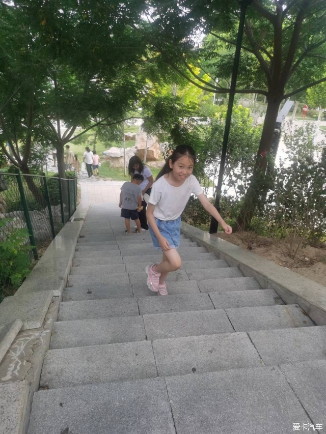 #热你会玩#Take your daughter to People’s Park 