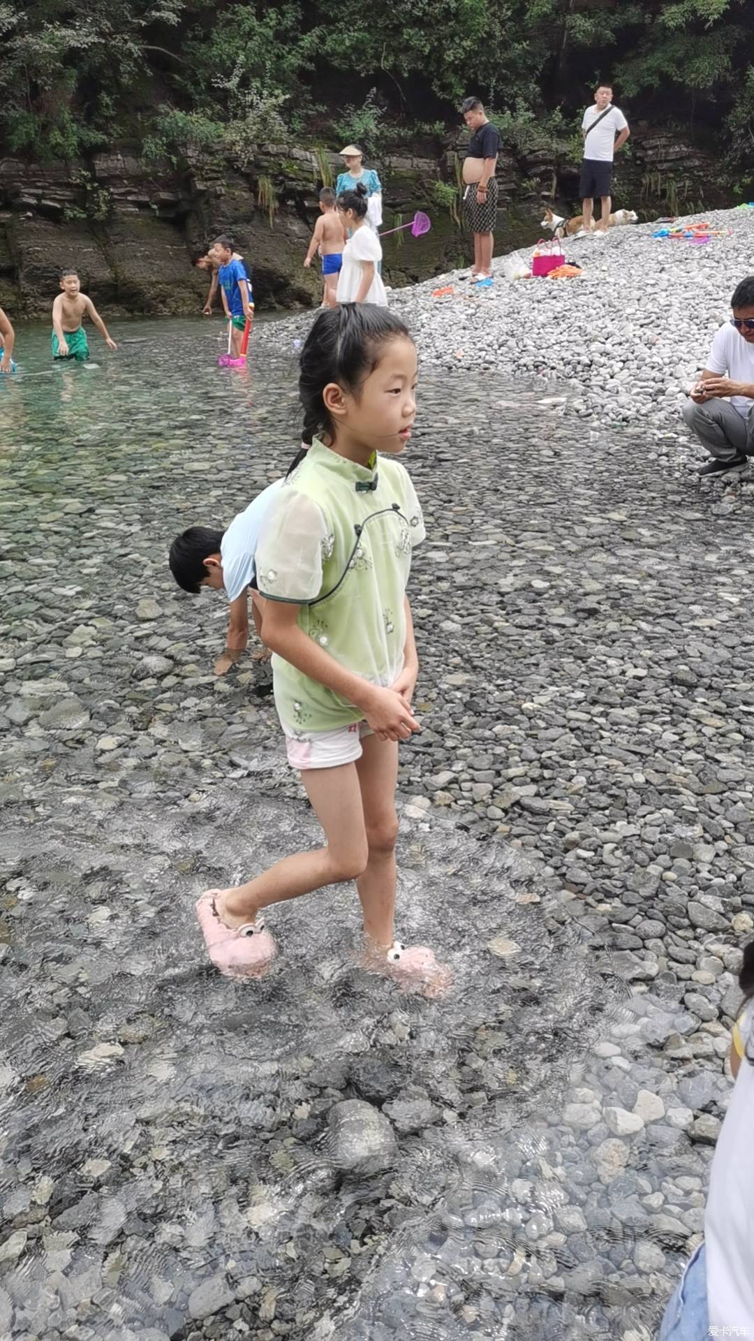 #开school不emo# Take your daughter to play in the water with Fengshen Ax7! 