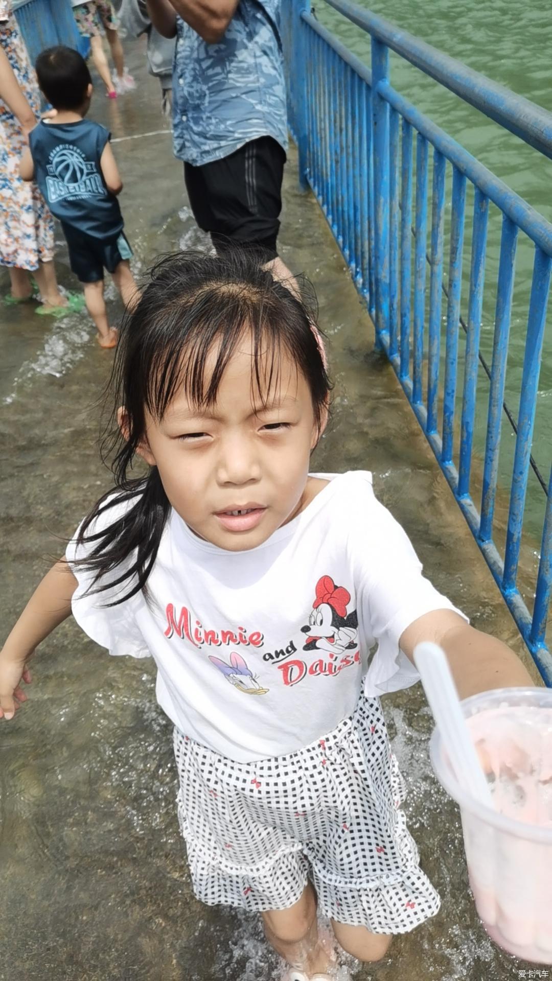 #开school不emo# driving wind god Ax7 takes my daughter to play in the water! 